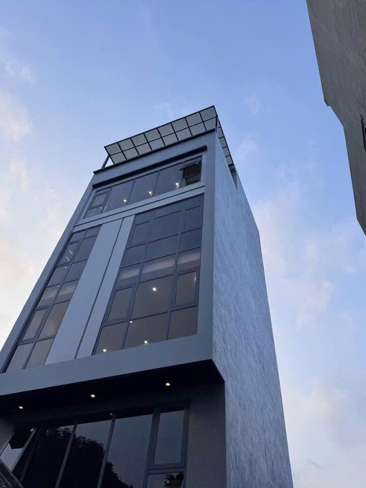 Phúc Lợi nóng bỏng tay  DT 44m – MT 6m xây 6 tầng thang máy  Gara oto 4 chỗ  Chỉ 9,X tỷ