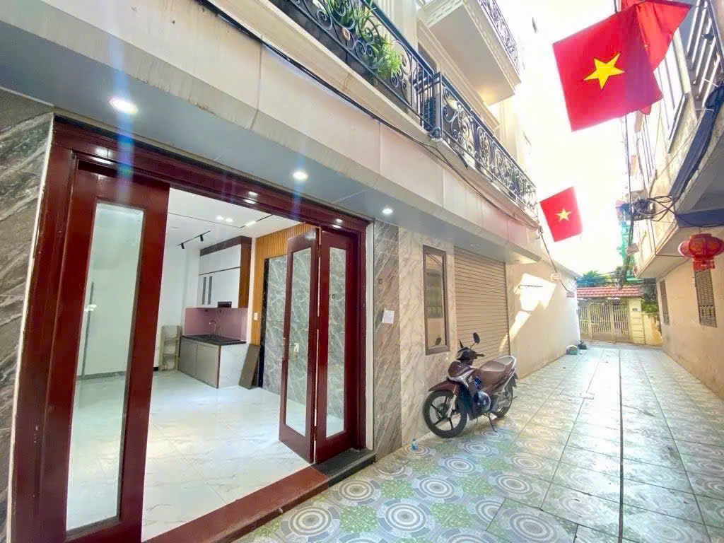 Phố Tân Thuỵ  DT 30m – MT 4,65m  Hàng xóm Vinhomes  Oto vào nhà  Chỉ 7,x tỷ