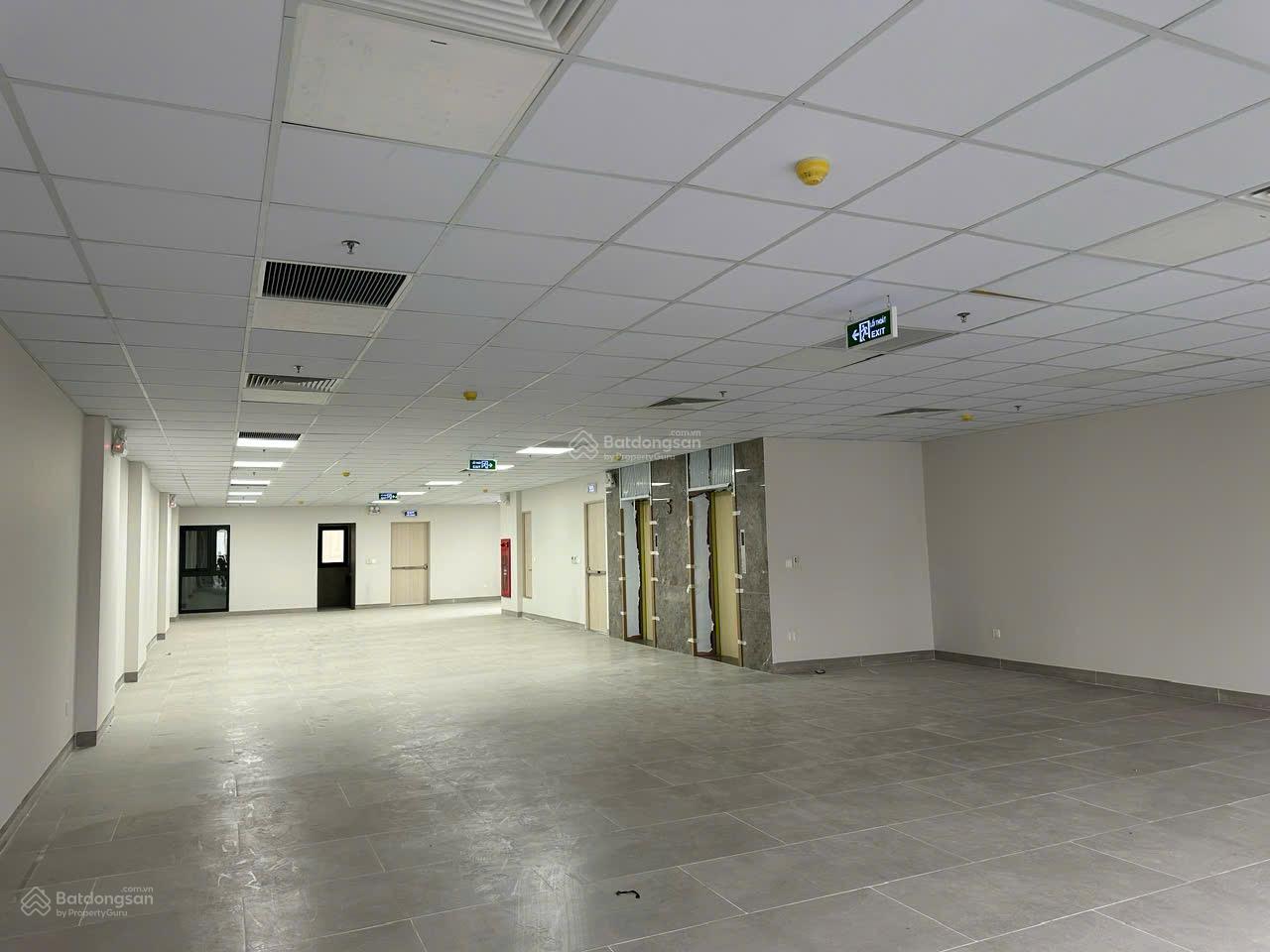 Cho thuê tầng 3,4 tòa nhà VPBank Bà triệu, 250m2/sàn,giá 75 triệu/tầng/tháng/ phù hợp làm văn phòng