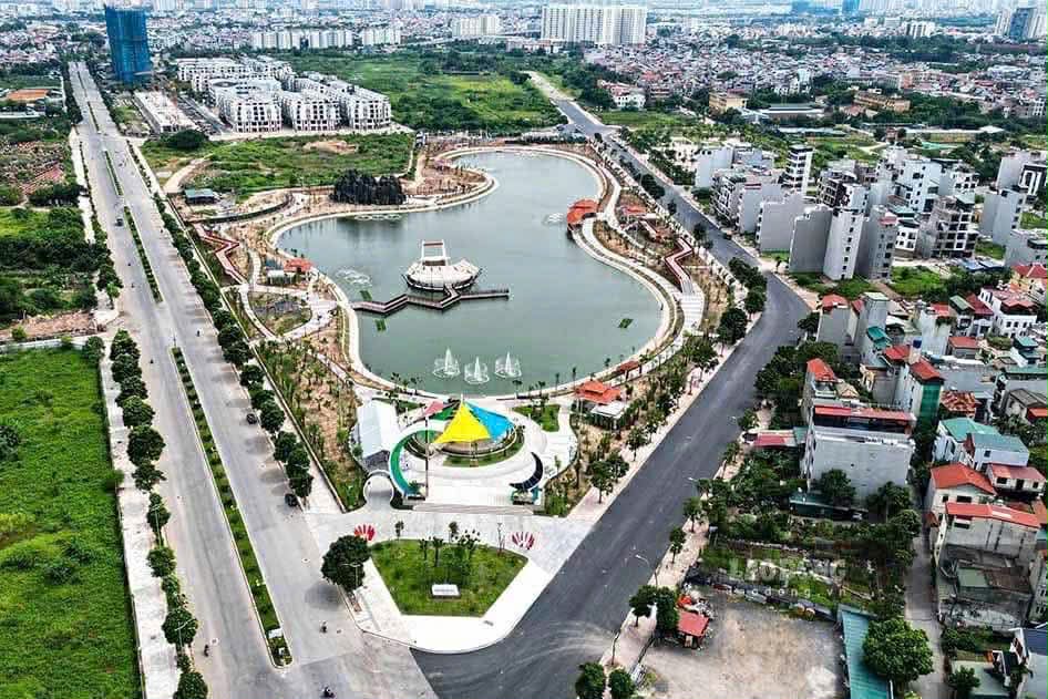 biệt thự sân vườn Ngọc Thuỵ, 200m x 4 tầng, mặt tiền 12.5m, 3 thoáng, ngõ thông, ôtô để trong sân
