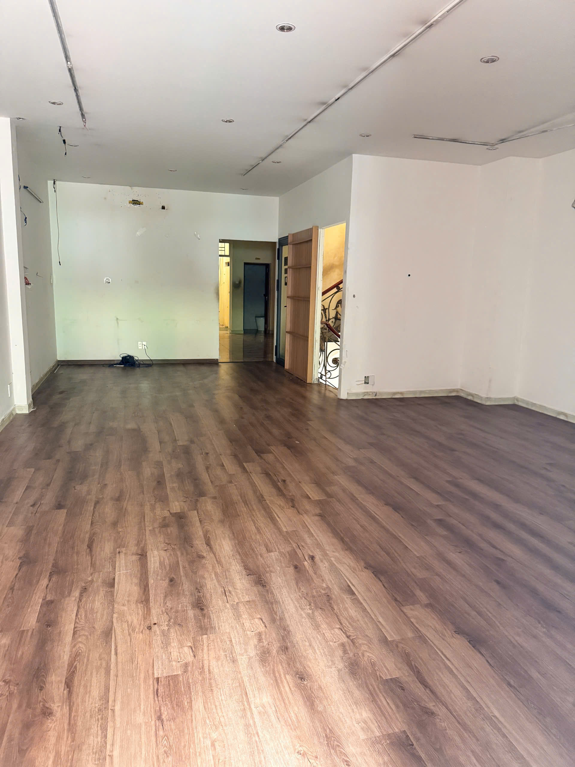 CHO THUÊ NHÀ NGUYÊN CĂN MẶT TIỀN PHẠM VĂN CHÍ, QUẬN 6