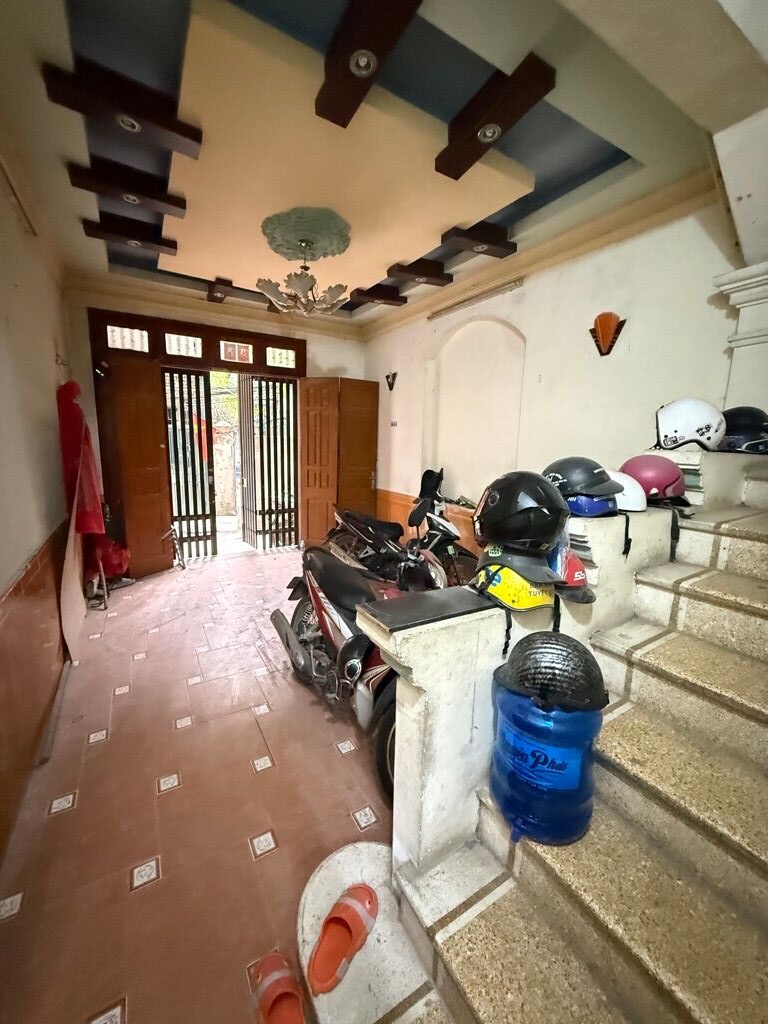 Bán nhà đẹp  Võ Chí Công 30,4m2- 5 tầng – 2 mặt thoáng- giá 8,9 tỷ