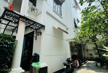 Biệt thự sân vườn dân xây phố Ngọc Thụy  DT 200m – MT 12m  Giá sốc chỉ 22 tỷ còn chưa TL