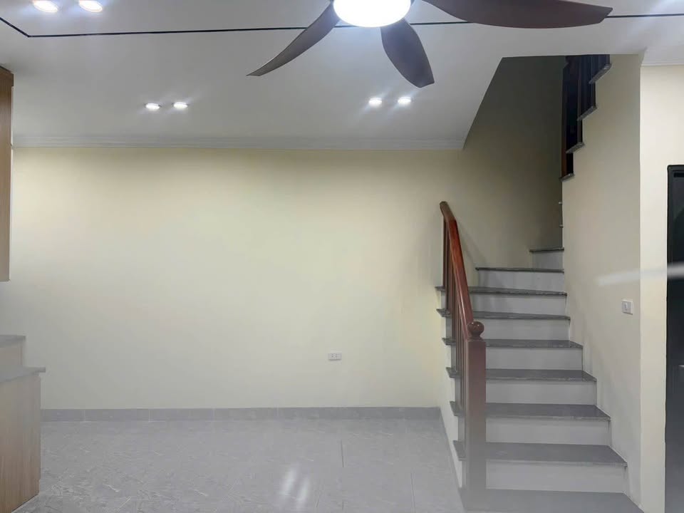 Tài chính dưới 5 tỷ Long Biên có 1 không 2 Bán Nhà mới 32m 4 tầng hơn 4 tỷ