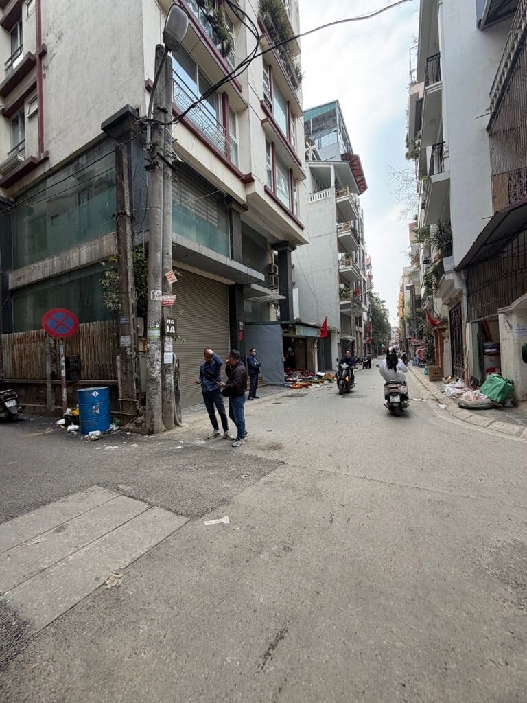 Bán nhà đẹp Phùng Chí Kiên- Lô Góc- Ô Tô vào nhà 56,9m2 giá 20 tỷ