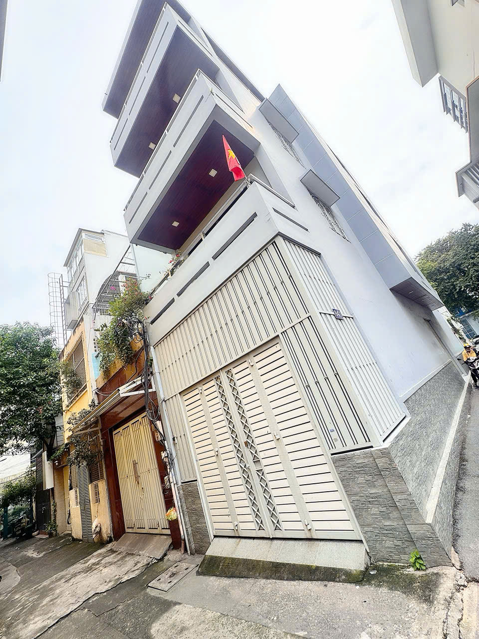 HIẾM BÁN NGANG 4M * 21M – MẶT ĐƯỜNG HXH NGUYỄN ĐÌNH CHIỂU, Q3 – XUNG QUANH LÀ BIỆT THỰ DÁT VÀNG & TRÍ THỨC CAO* LIÊN HỆ GIANG GIANG: 093.86.76.685