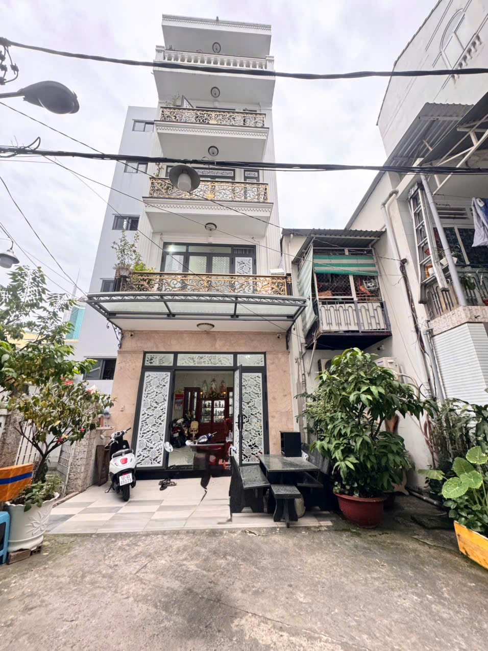 BÁN NHÀ 5 TẦNG Đ.NGUYỄN THỊ MINH KHAI – NGAY ĐÀI TRUYỀN HÌNH & DH KHXH NV – NGANG ĐẸP 8,6M*7M NỞ HẬU VUÔNG ĐẸP * LIÊN HỆ GIANG GIANG: 093.86.76.685