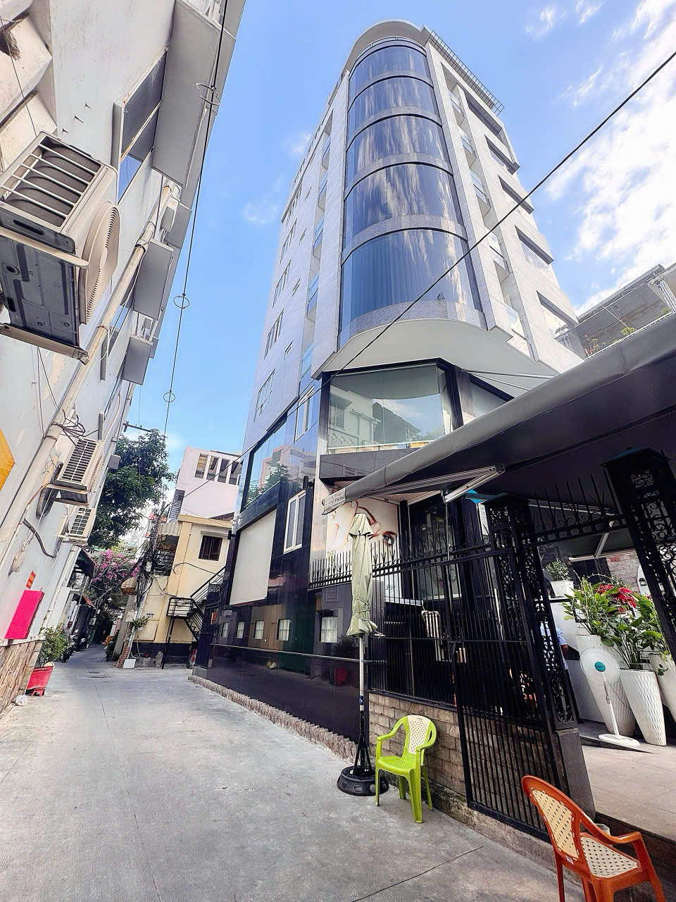 HIẾM NHÀ BÁN – HXH Đ.BÀ LÊ CHÂN, TÂN ĐỊNH, Q1- NỔI TIẾNG VỚI CHỢ & NHÀ THỜ TÂN ĐỊNH – VỊ TRÍ VIP XUNG QUANH NHÀ CAO TẦNG &  BUILDING VP LỚN – CHÍNH CHỦ 1 ĐỜI XƯA* LIÊN HỆ GIANG GIANG: 093.86.76.685