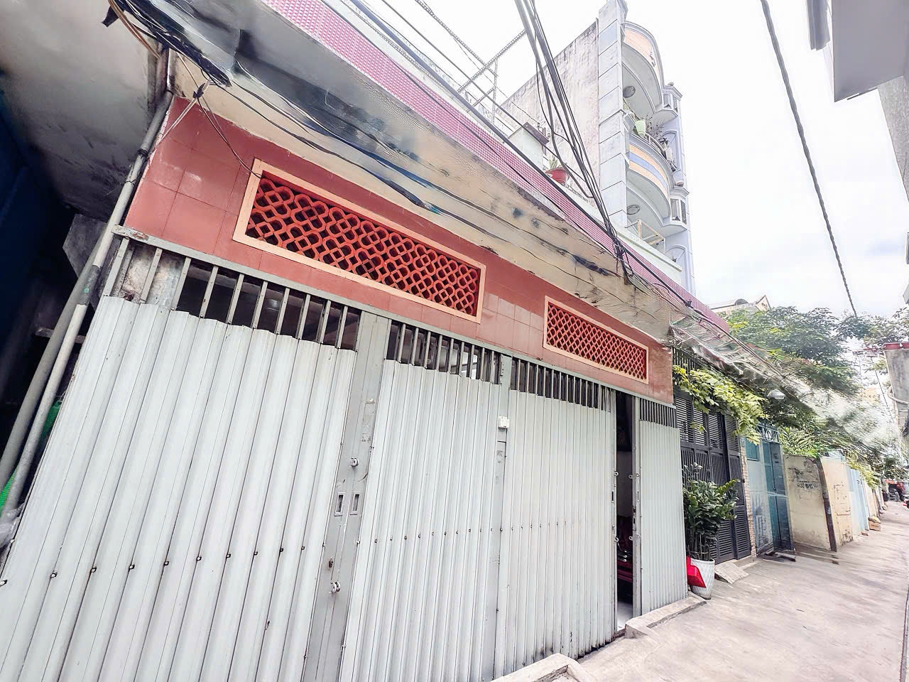 CHÍNH CHỦ 1 ĐỜI – BÁN NHÀ 2 TẦNG Đ.CÁCH MẠNG THÁNG 8, QUẬN 3 – NGANG ĐẸP 6M*13M VUÔNG CHUẨN ĐẸP NHƯ A4 FULL THỔ – NGAY VÒNG XOAY 3/2* LIÊN HỆ GIANG GIANG: 093.86.76.685