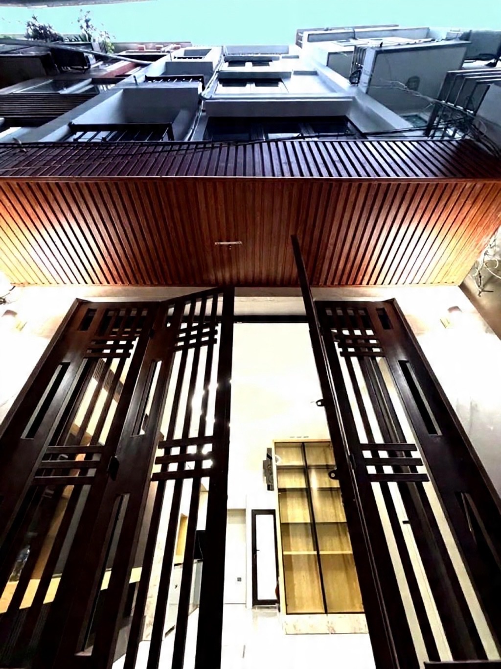 xuân la 33m x5 tầng 10,8 tỷ full nội thất,ô tô đỗ cửa,5p ra hồ tây