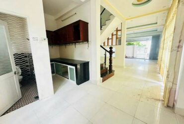 BÁN NHÀ MỚI 1 TRỆT 1 LẦU – 3 MẶT TIỀN – TRUNG TÂM TRÀ VINH