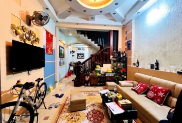 nguyễn khang 50m x4 tầng 11,3 tỷ ngõ ô tô,thông các ngả,dân xây,gần phố