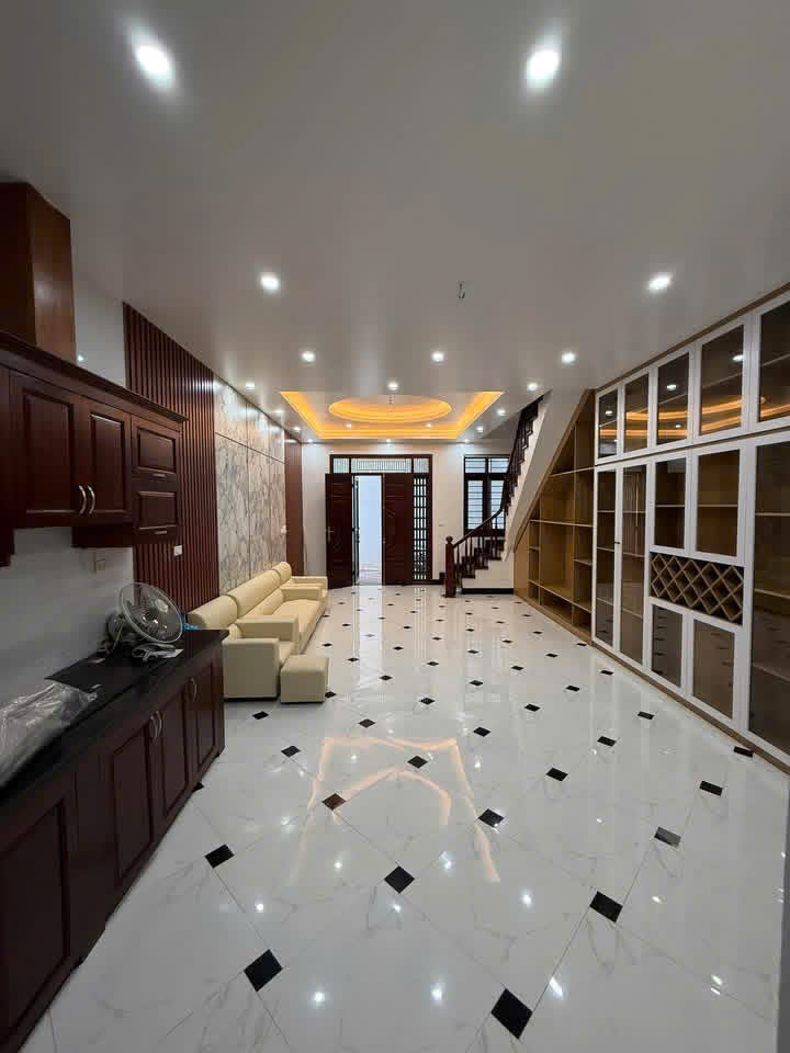 Nhà dân xây phố Thanh Am  7 ngủ cho thuê  10m ra mặt phố kinh doanh sầm uất  Chỉ hơn 1️1 T.ỷ