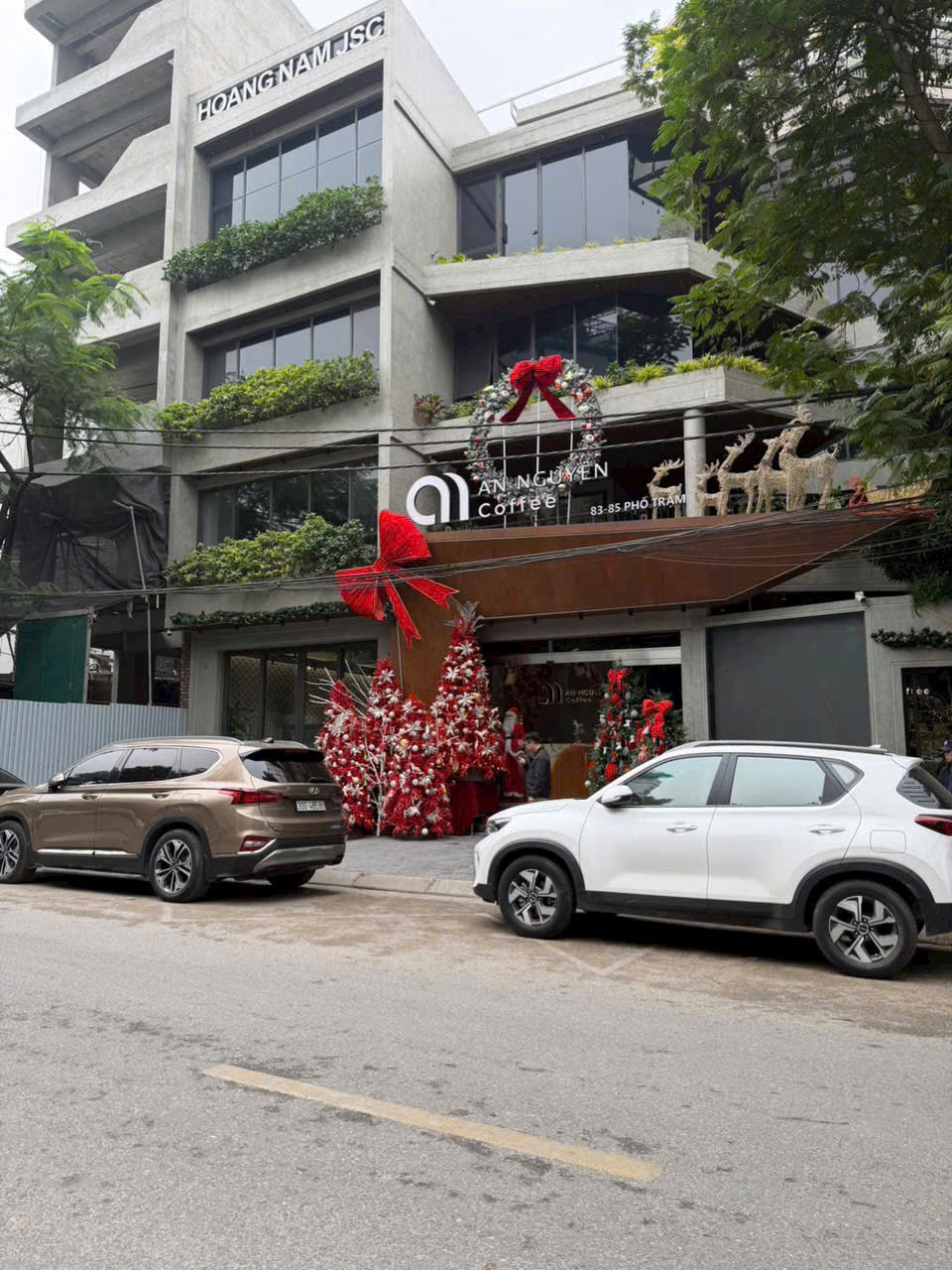 Nhà ngự tại Phố Trạm  DT 60m – MT 4m  7 tầng thang máy gara 2 xe ô tô  Thân gửi 19,55 T.ỷ