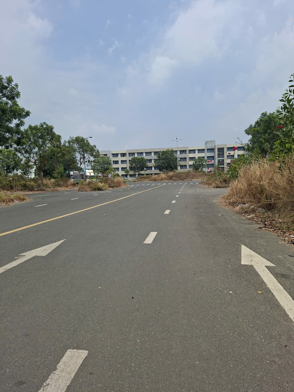 Bán đất LÔ GÓC 3 MẶT THOÁNG,KD buôn bán tốt,Liền kề Công Viên,trường học