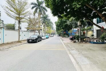 nhà đẹp Lâm Hạ, lô góc, mặt tiền 17m , ôtô tránh, gần bệnh viện Tâm Anh