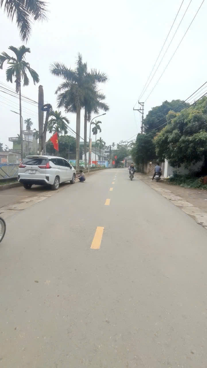 Bán gấp trong tuần mảnh đất view hồ cực đẹp giá chỉ 3,x tỷ.