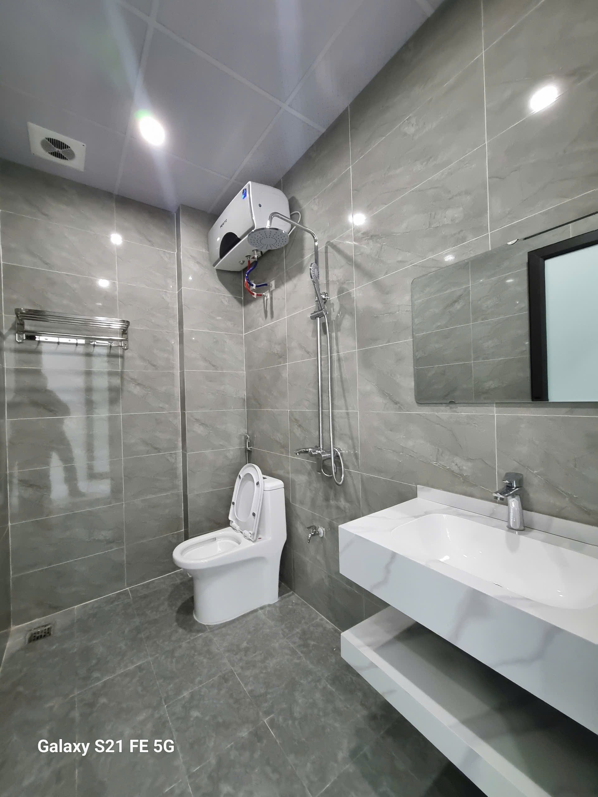 bán nhà 4 tầng thang máy hiện đại ngay trần lãm – gần chợ đậu và nguyễn tông quai đi vào