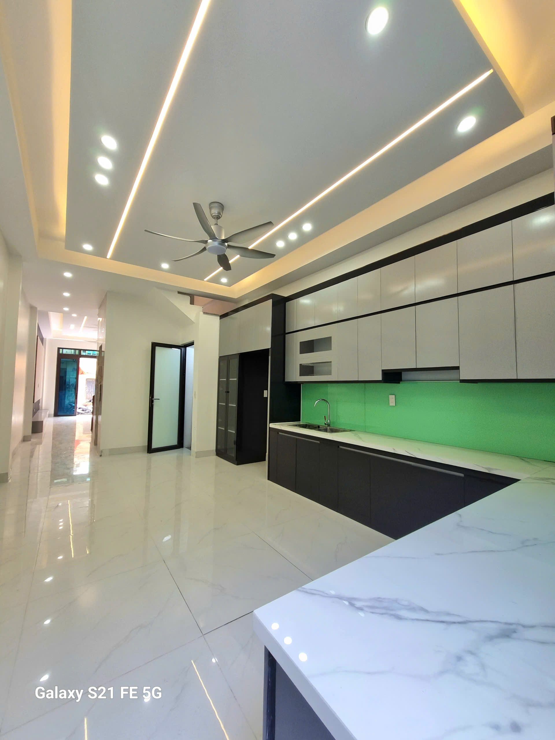 bán nhà 4 tầng thang máy hiện đại ngay trần lãm – gần chợ đậu và nguyễn tông quai đi vào