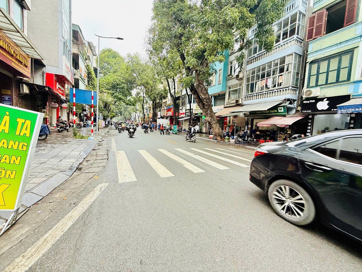 mặt phố  Đống Mác Đông Mác 78m2 x 2 tầng MT 5.6m  cần bán gấp