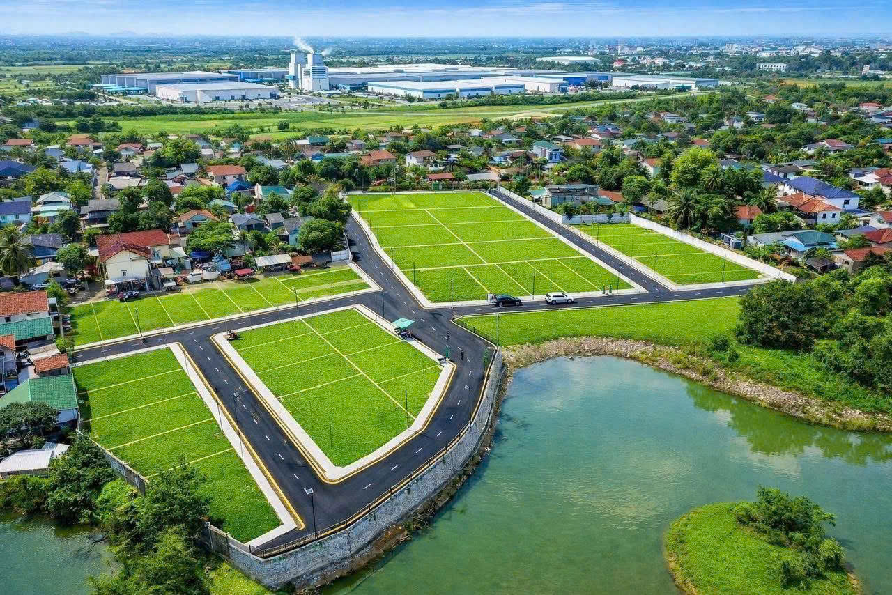 Cần bán gấp miếng đất đẹp trung tâm Hòa Lạc, sổ đỏ sẵn, rẻ nhất khu vực.