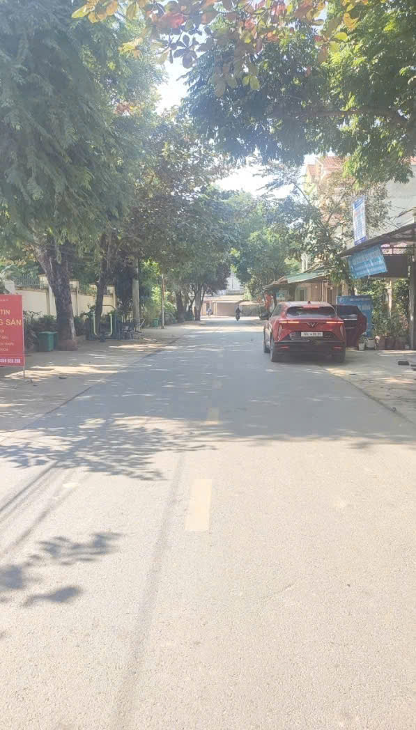 Gia đình bán gấp mảnh đất 204m2 sát ĐH Quốc Gia ngay sát QL21.