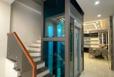 bán nhà 4 tầng cầu thang máy hiện đại nằm ngay mặt đường ngô thì nhậm