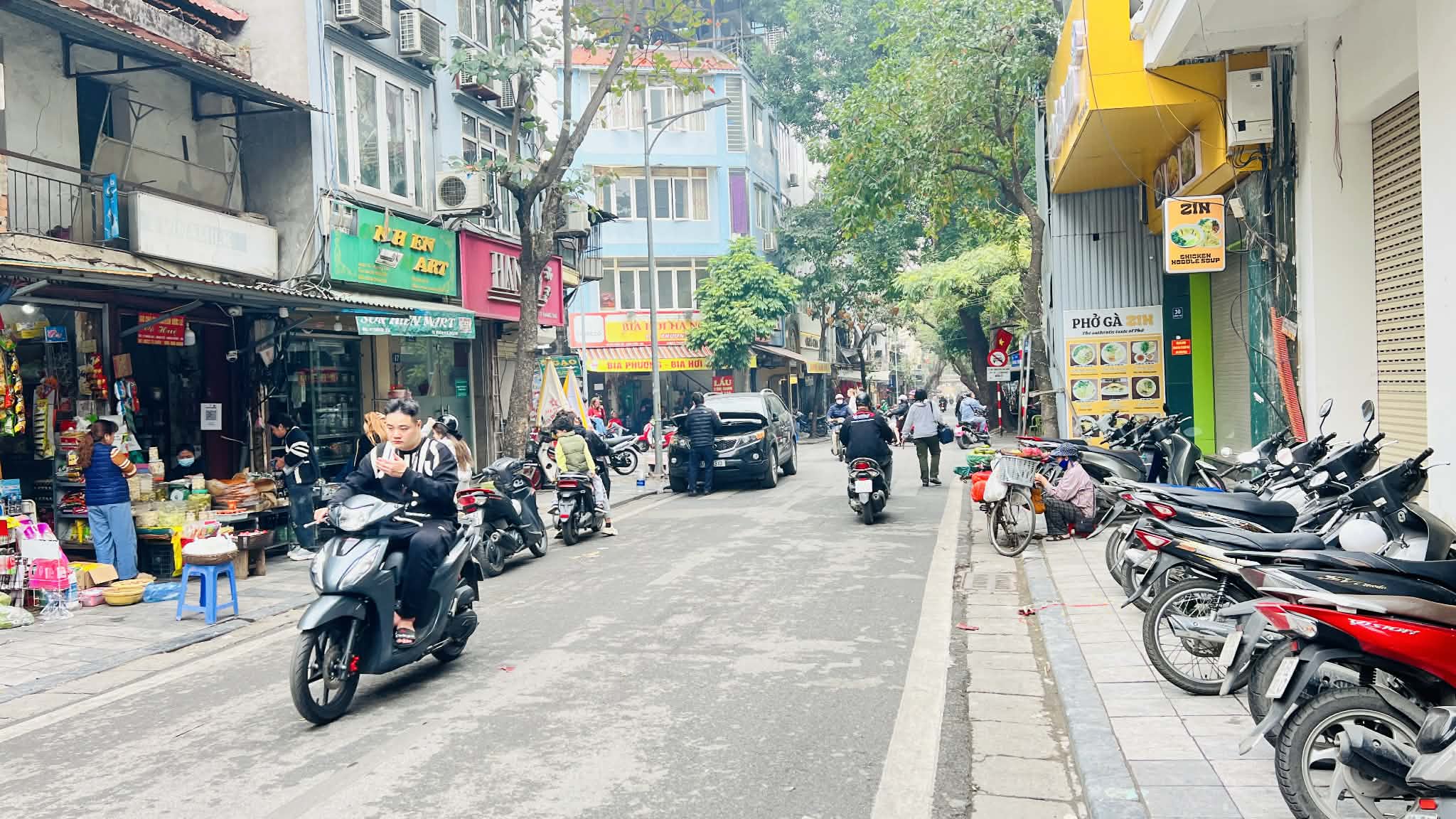 nhà mặt phố Hoàn Kiếm, 72m, MT 4.8m, sát khu đi bộ, cách hồ Gươm 400m