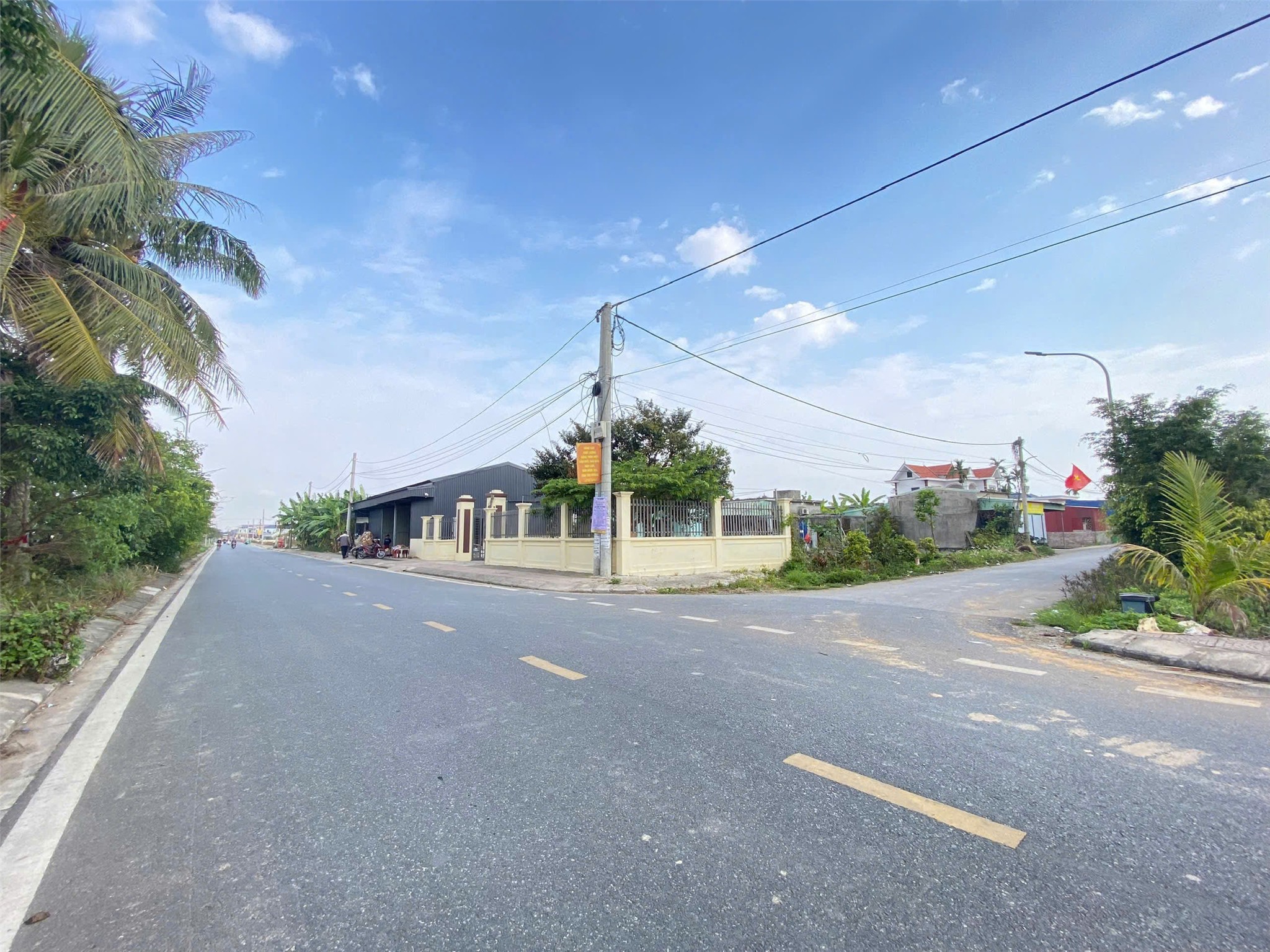 ĐẤT TRỤC THÔN TRUNG TÂM XÃ MINH TÂN GIÁ HƠN 2 TỶ ZALO 0567 222 555