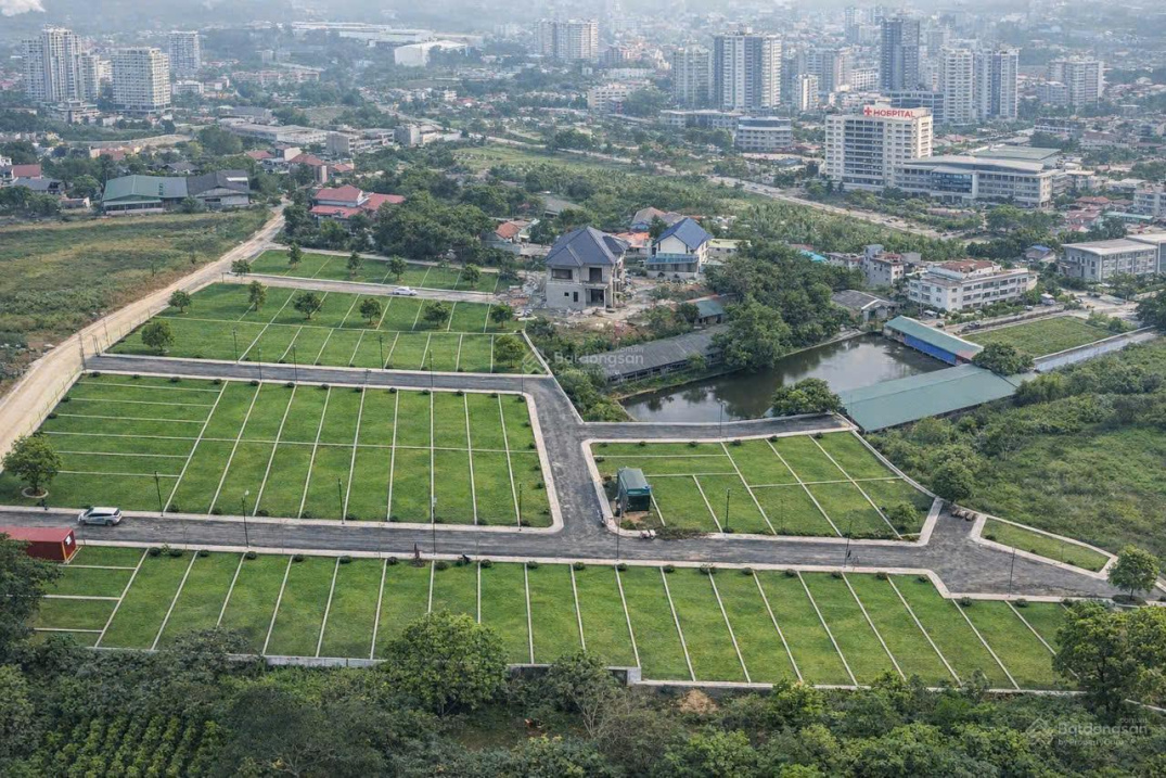 CHỦ CẦN BÁN GẤP 100M2 ĐẤT Ở XÃ PHÚ CÁT, GIÁ 2TỶ 3 GẦN QUỐC LỘ 21, TỔ HỢP ĐẠI HỌC QUỐC GIA, HÒA LẠC.