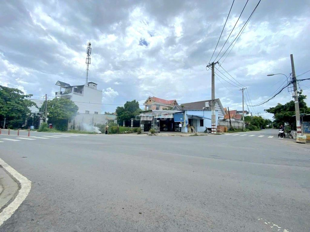 BÁN ĐẤT THỔ CƯ 1 SẸC TỈNH LỘ 15 – CÁCH MẶT TIỀN CHỈ 50M . CÁCH VÀNH ĐAI 3 CHỈ 2KM. GẦN CHỢ HÓC MÔN