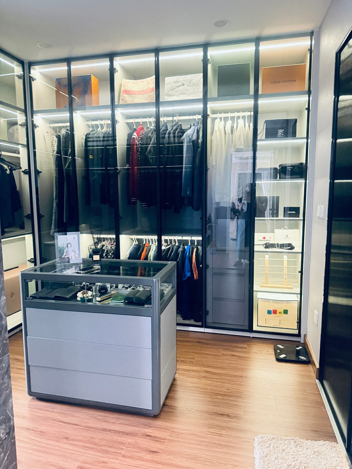 23.3.26.1 Bán căn 3 ngủ Golden Palm Lê Văn Lương dt 125m2 góc, kính cong, nội thất cực kỳ ấn tượng, miễn chê