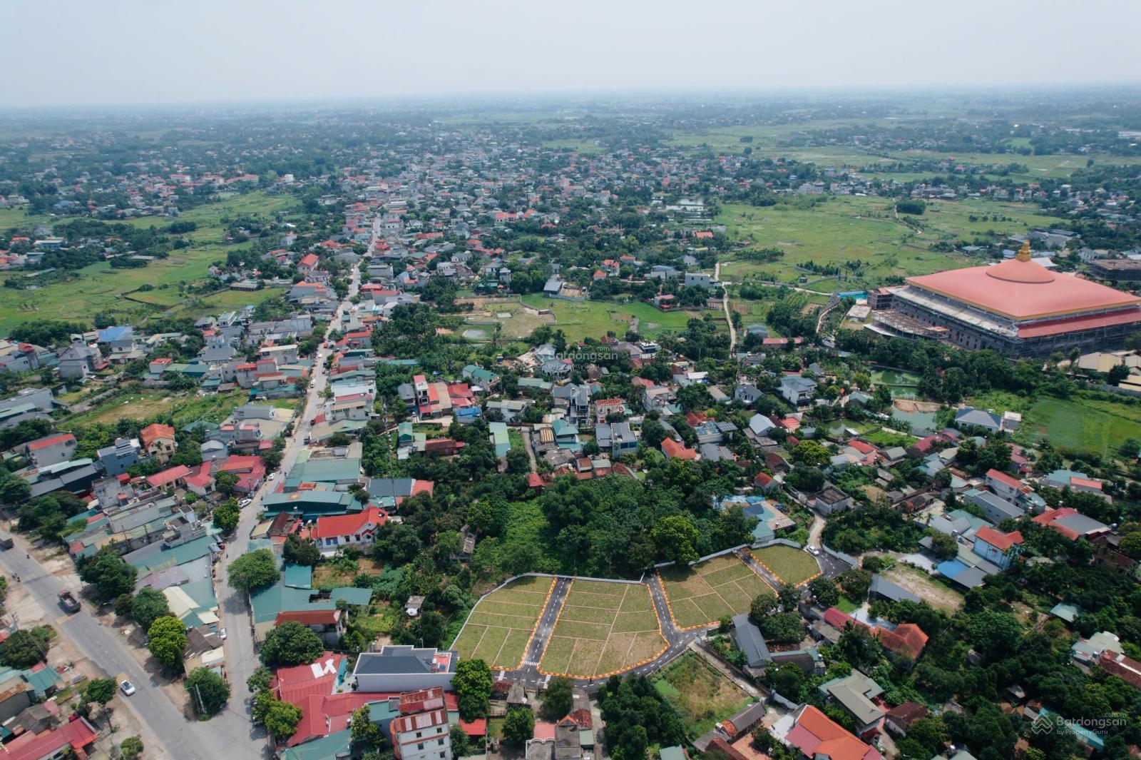 Bán gấp lô ngoại giao trục chính 10m tại Thạch Thất.