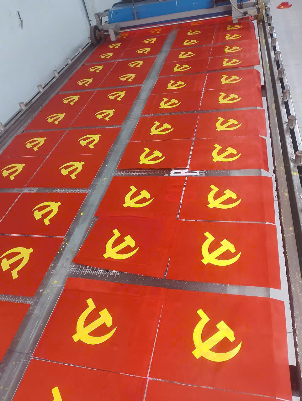 CẦN TUYỂN DỤNG PHỤ VIỆC XƯỞNG IN QUẦN ÁO – LÀM VIỆC NHẸ NHÀNG