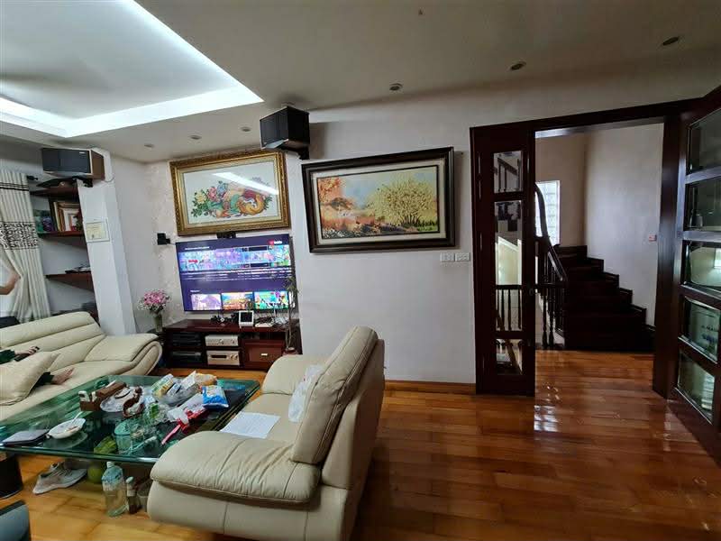 nhà đẹp Lâm Hạ, lô góc, mặt tiền 17m , ôtô tránh, gần bệnh viện Tâm Anh