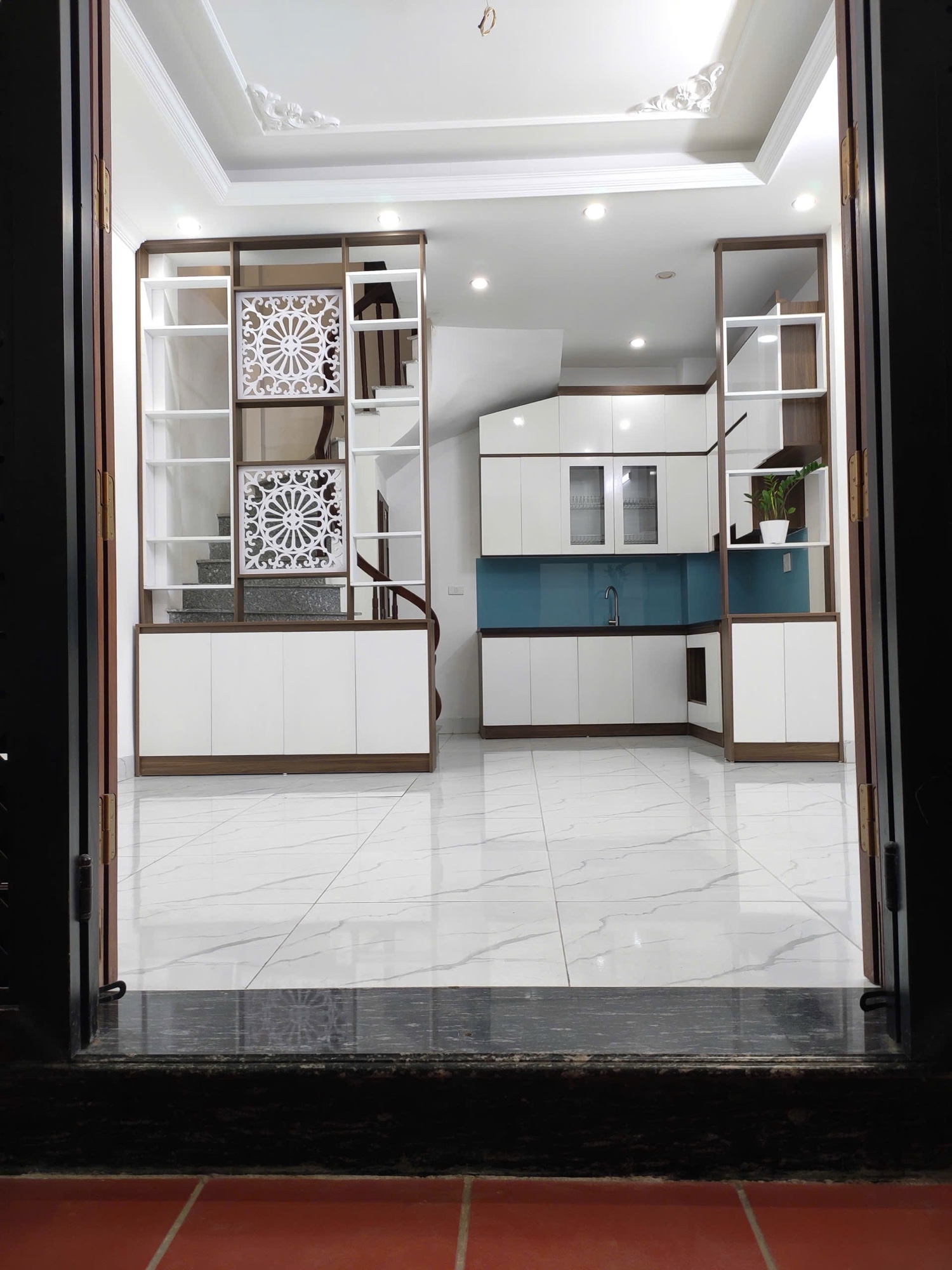 Bán Nhà Đê Trần Khát Chân 30m2. 5 tầng. mặt tiền 4.2m. giá chỉ 7.38 Tỷ Hai Bà Trưng Hà Nội