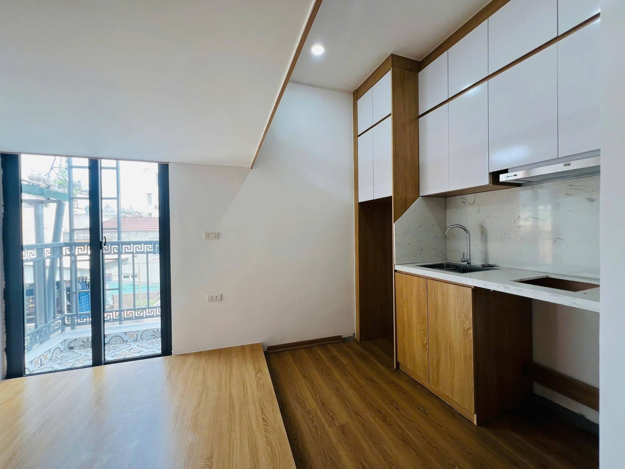 NHÀ DÒNG TIỀN 9 PHÒNG – THANG MÁY – GẦN PHỐ HOÀNG HOA THÁM – NHỈNH 12 TỶ
Không phải căn nào cũng có dòng tiền sẵn giữa trung tâm Ba Đình như căn này!