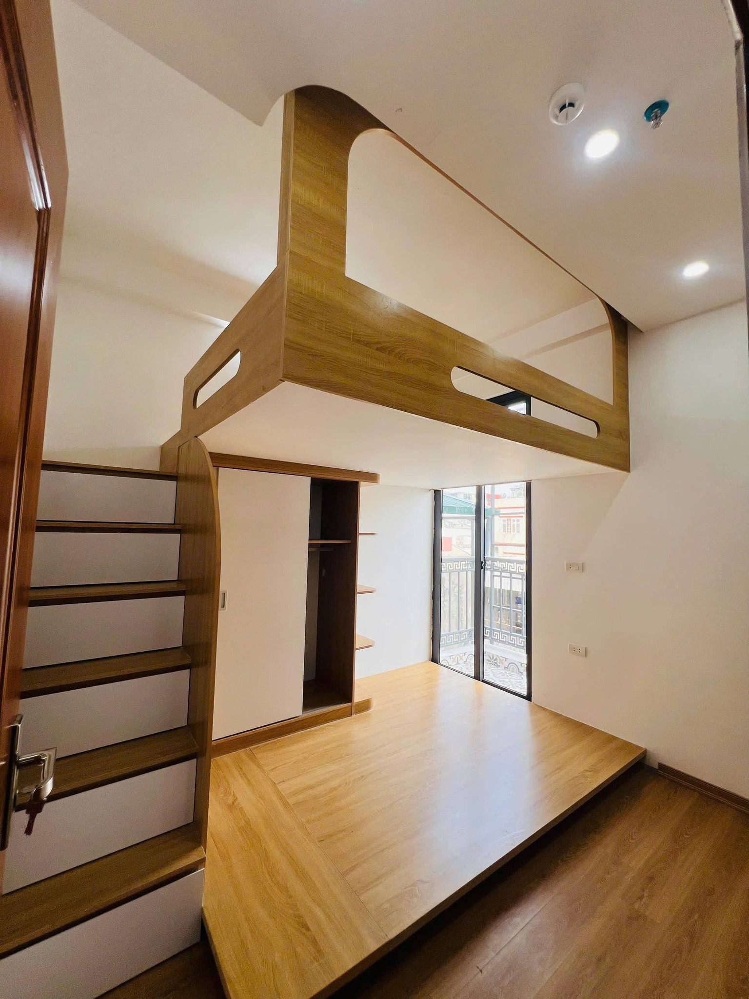 NHÀ DÒNG TIỀN 9 PHÒNG – THANG MÁY – GẦN PHỐ HOÀNG HOA THÁM – NHỈNH 12 TỶ
Không phải căn nào cũng có dòng tiền sẵn giữa trung tâm Ba Đình như căn này!