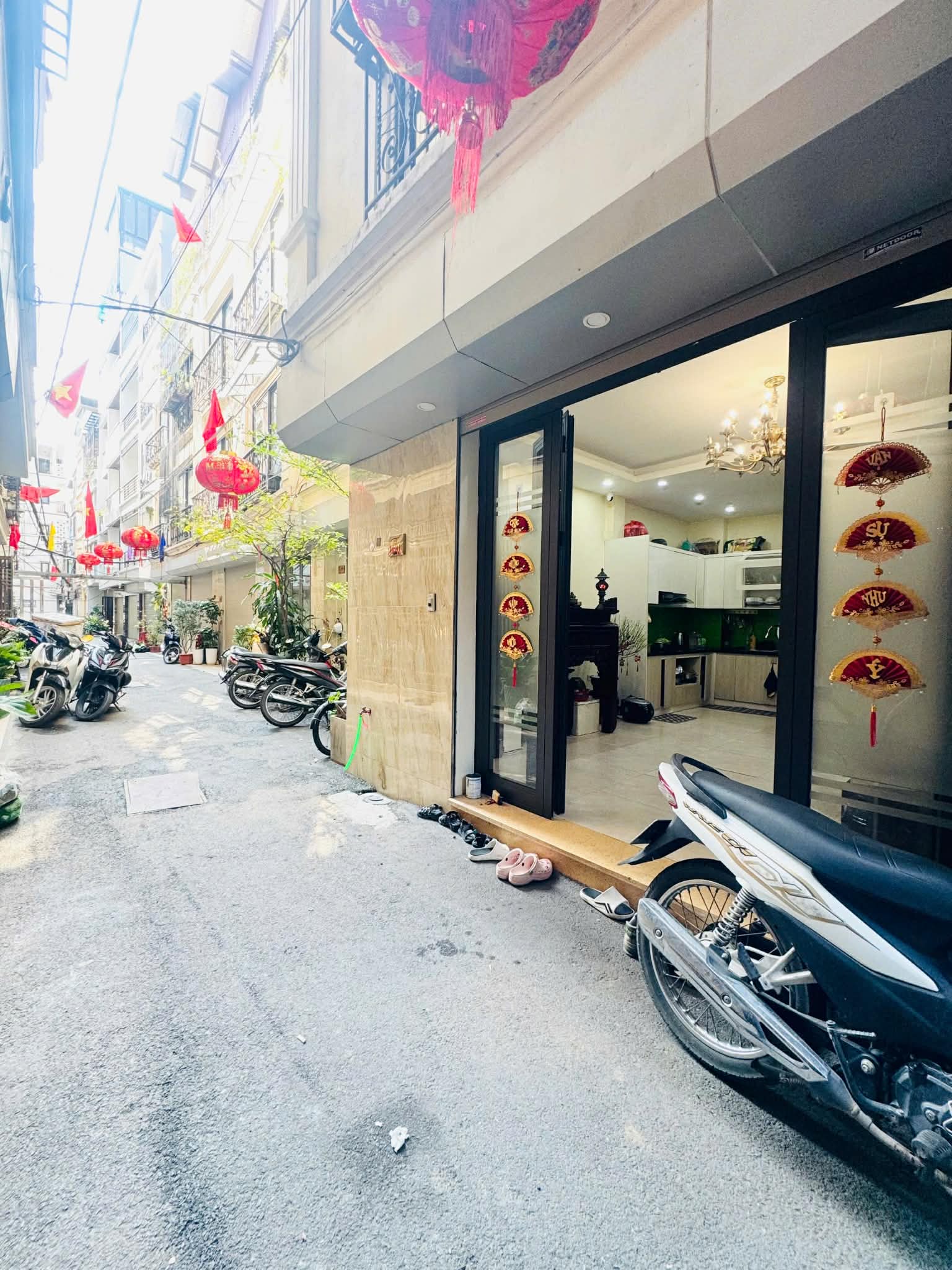 bán nhà Ngọc Thuỵ, 3 ngủ khép kín, trong đê, ôtô đỗ cửa, chỉ 8.6 tỷ