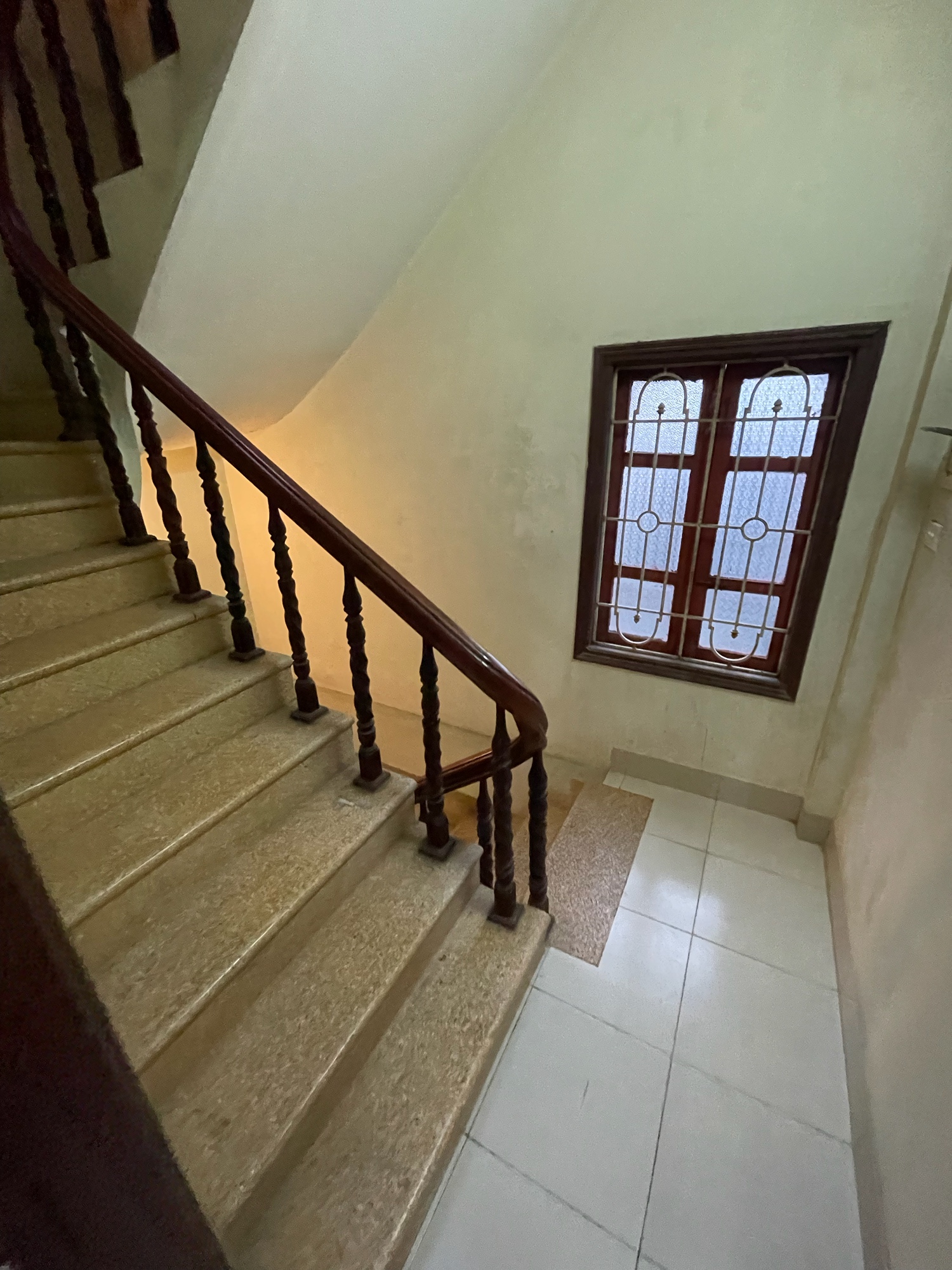 Bán Nhà  Mạc Thị Bưởi 31/37m2. 4 tầng. mặt tiền 3.8m. giá 9.8 Tỷ Hai Bà Trưng Hà Nội