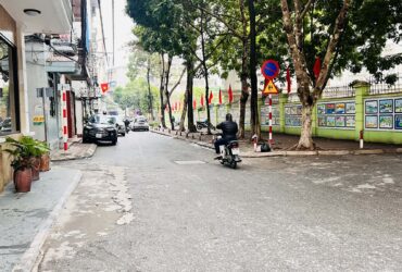 bán nhà Nguyễn Văn Cừ. 43m x 6tầng, MT 5.6m, 4 ngủ khép kín, 7 chỗ vào nhà