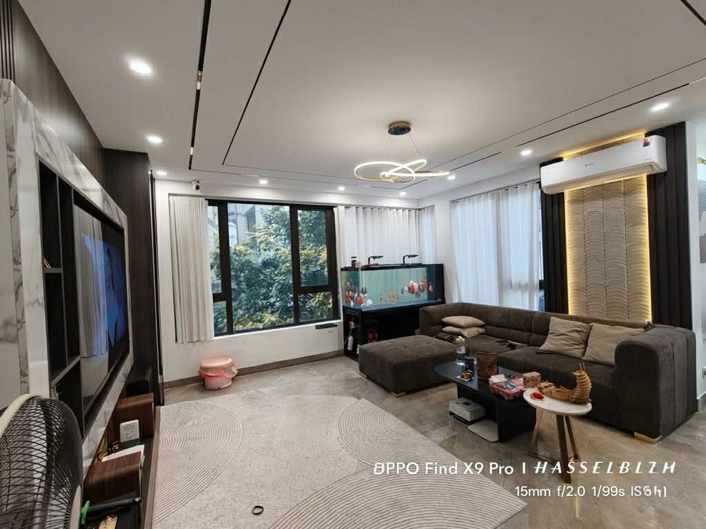 nhà đẹp Nguyễn Văn Cừ, lô góc,6 tầng  thang máy, ôtô vào nhà