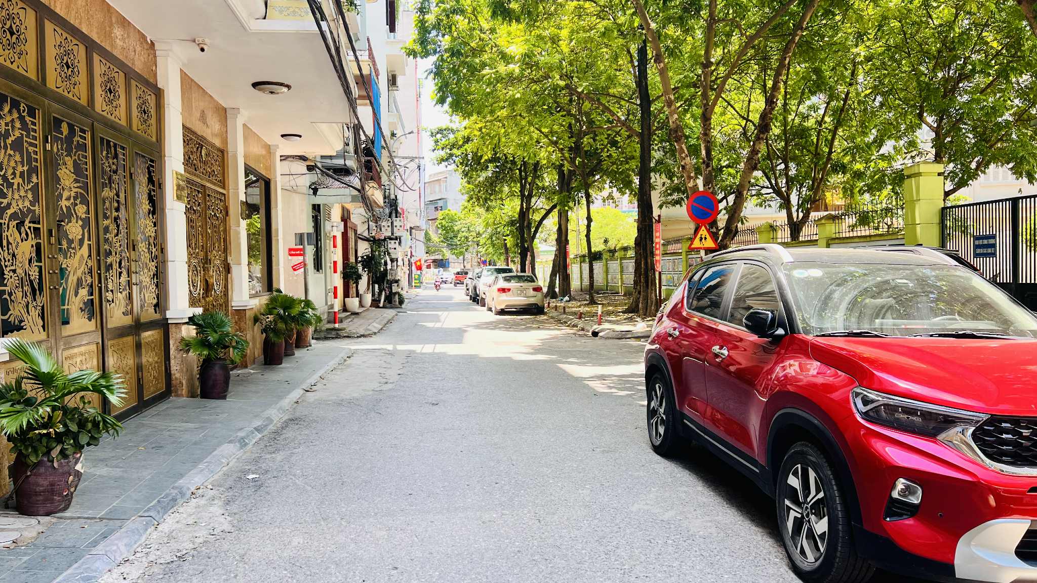 nhà đẹp Nguyễn Văn Cừ, lô góc,6 tầng  thang máy, ôtô vào nhà