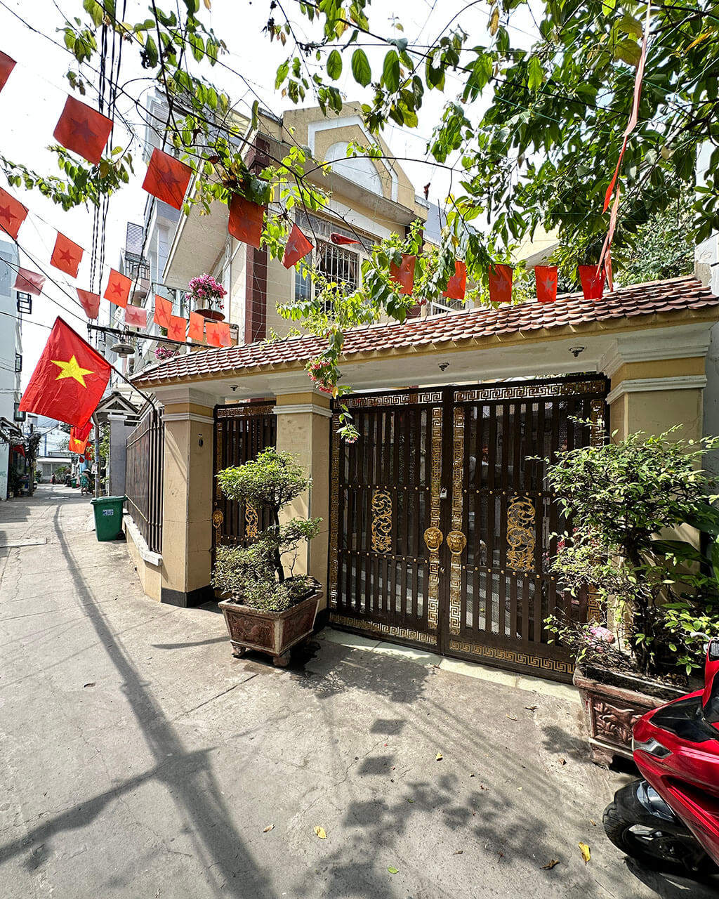 Bán Nhà Phố Nguyễn Văn Quỳ Quận 7 – 134m2 – Ngang 11.3m – HXH – Giá 12.5 Tỷ