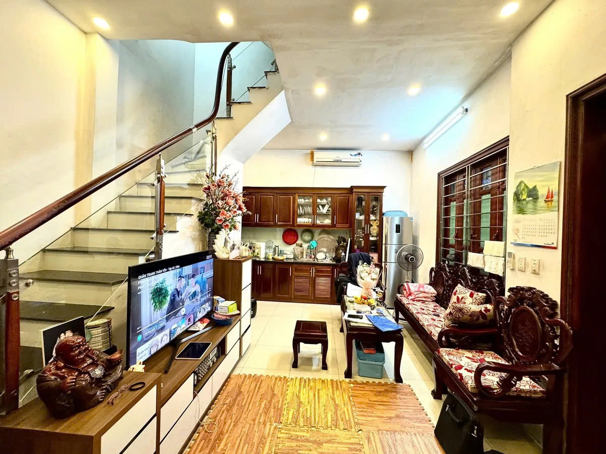 Bán Nhà Kim Ngưu 28m2. 4 tầng. mặt tiền 4.3m. giá 9.6 tỷ Hai Bà Trưng Hà Nội