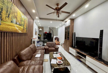 Bán Nhà Thổ Quan 50m2. 5 tầng. mặt tiền 3.8m. giá 17 tỷ Đống Đa Hà Nội