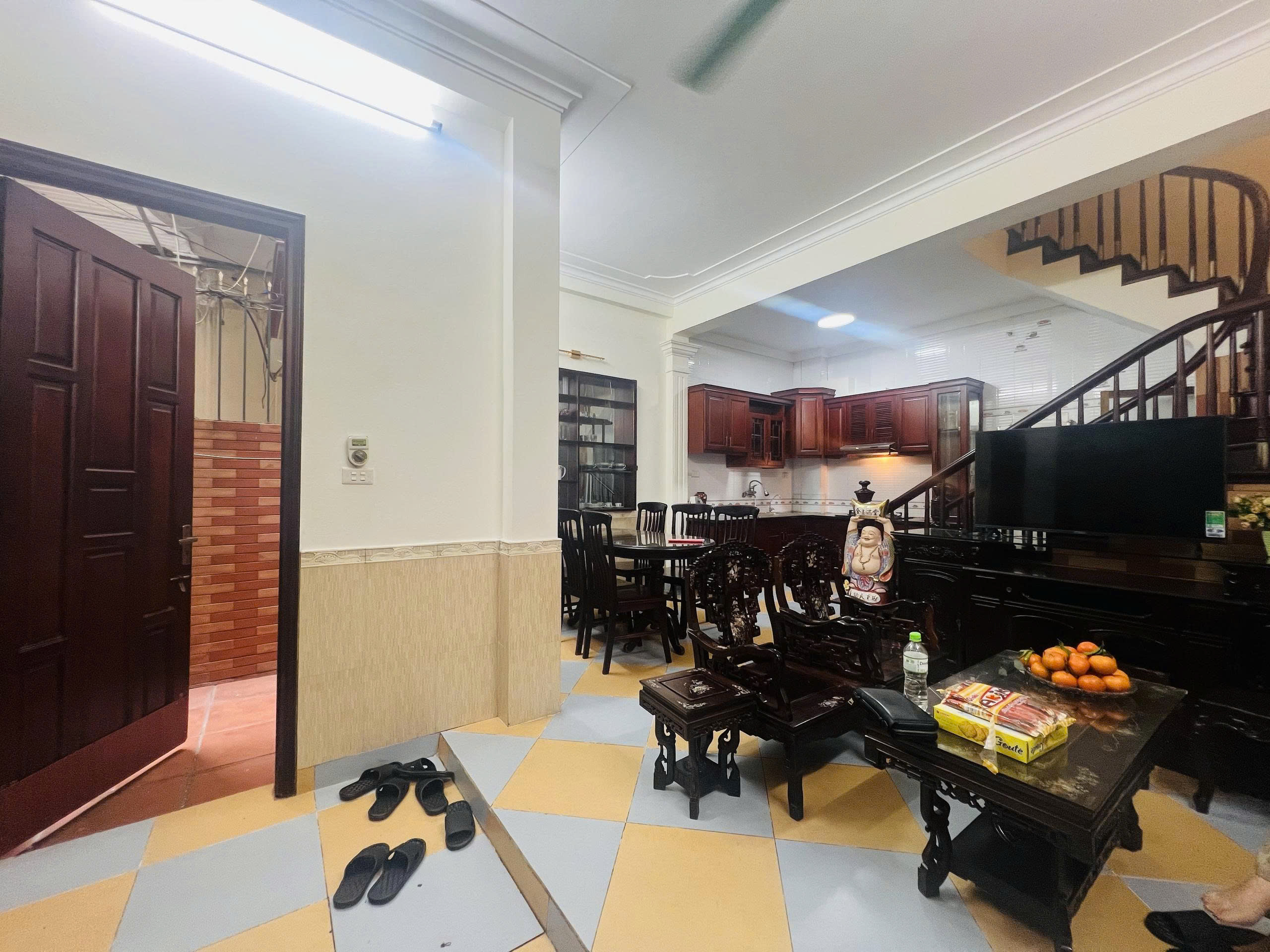 Bán Nhà Ngọc Khánh 40m2. 5 tầng. mặt tiền 5.1m. giá 9.8 tỷ Ba Đình Hà Nội