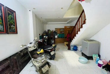 Bán Nhà  Chùa Bộc 40m2. 5 tầng. mặt tiền 3.7m. giá 13.2 Tỷ Đống Đa Hà Nội