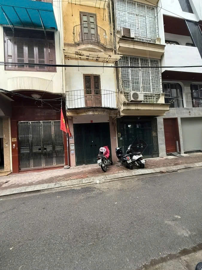 Bán Nhà Võ Văn Dũng 30m2.  5 tầng. mặt tiền 3m. giá 18 Tỷ Đống Đa Hà Nội