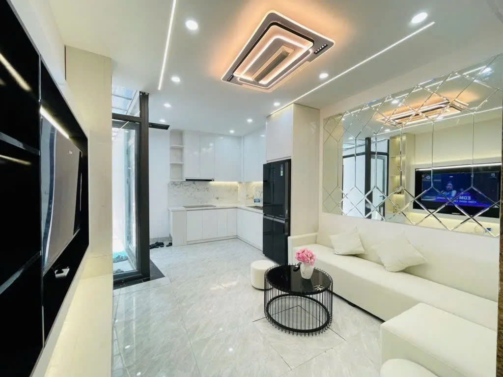 Bán Nhà Định Công Hạ 38.5m2. 6 tầng. mặt tiền 4m. giá 8.7 tỷ Hoàng Mai Hà Nội